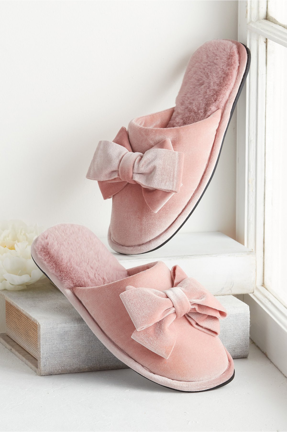 white bow slippers