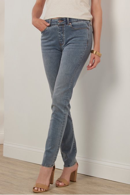 Petites Supremely Soft Relaxed Straight Jeans
