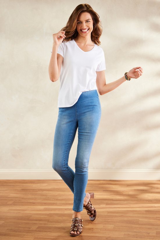 Women Supremely Soft Pull-On Skinny Jeans